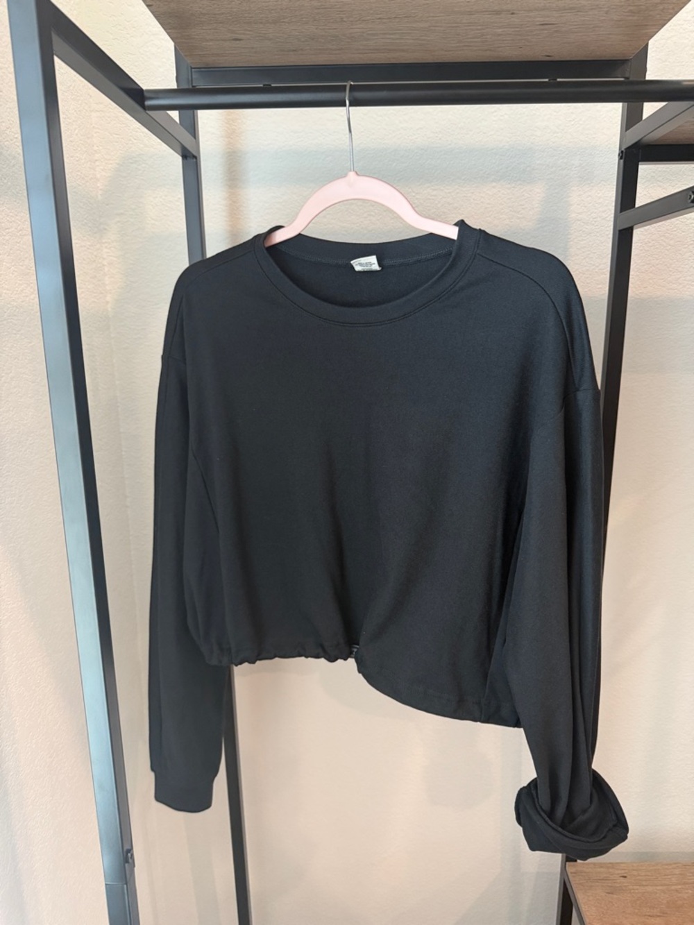 Women's Black Cropped Long-Sleeve Top